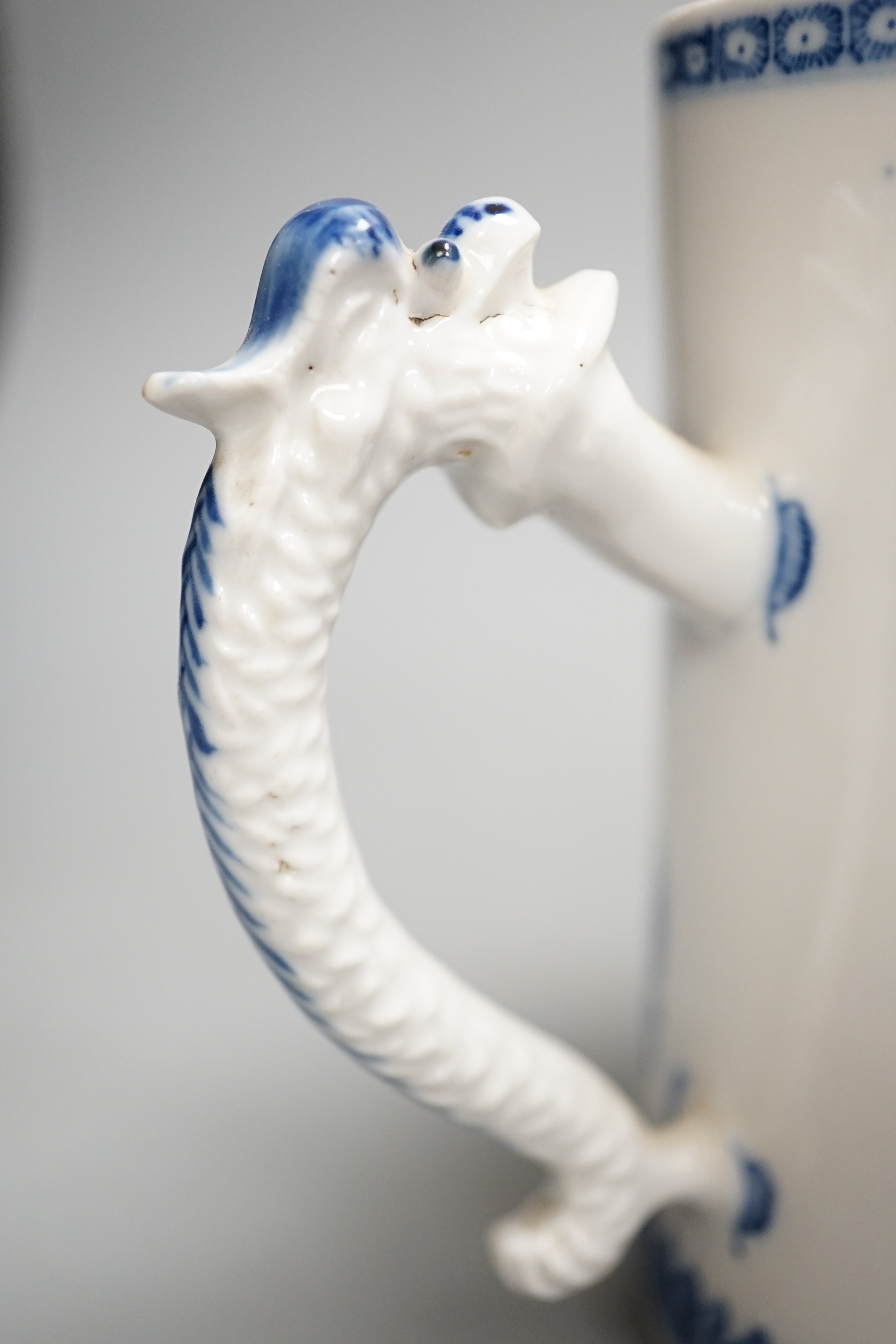 A large Chinese blue and white export tankard, late 18th century. 13cm